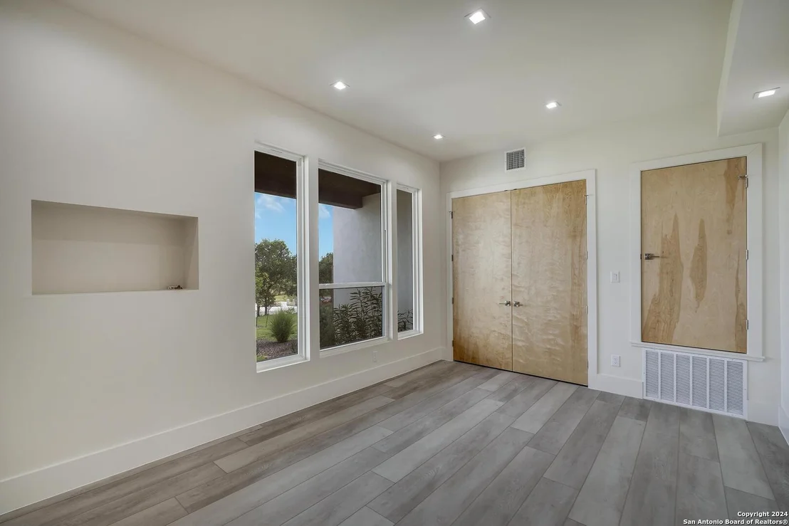 Photo of 25907 Morhiss Pt