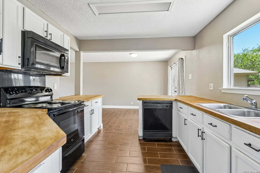 Photo of 10132 SUNSET PL
