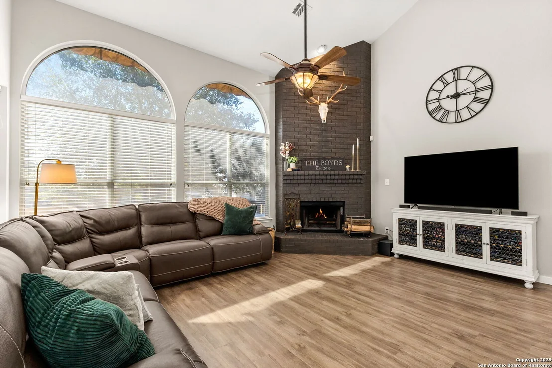 Photo of 321 Alders Gate