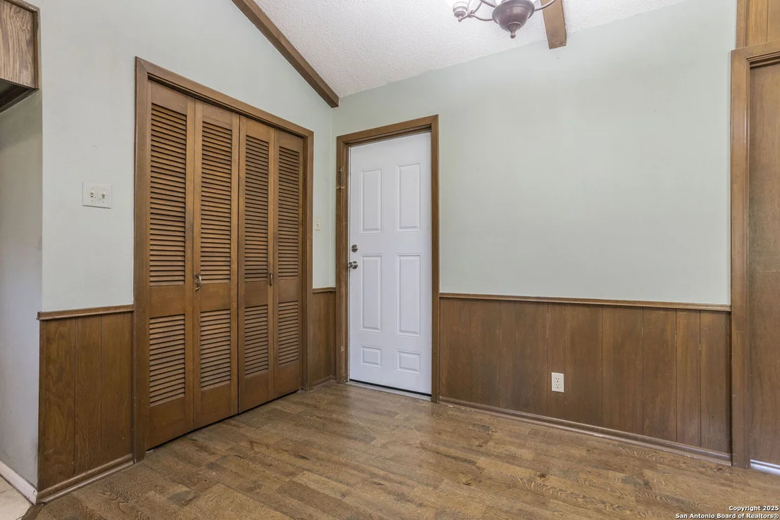 Photo of 6618 N Forest Bend