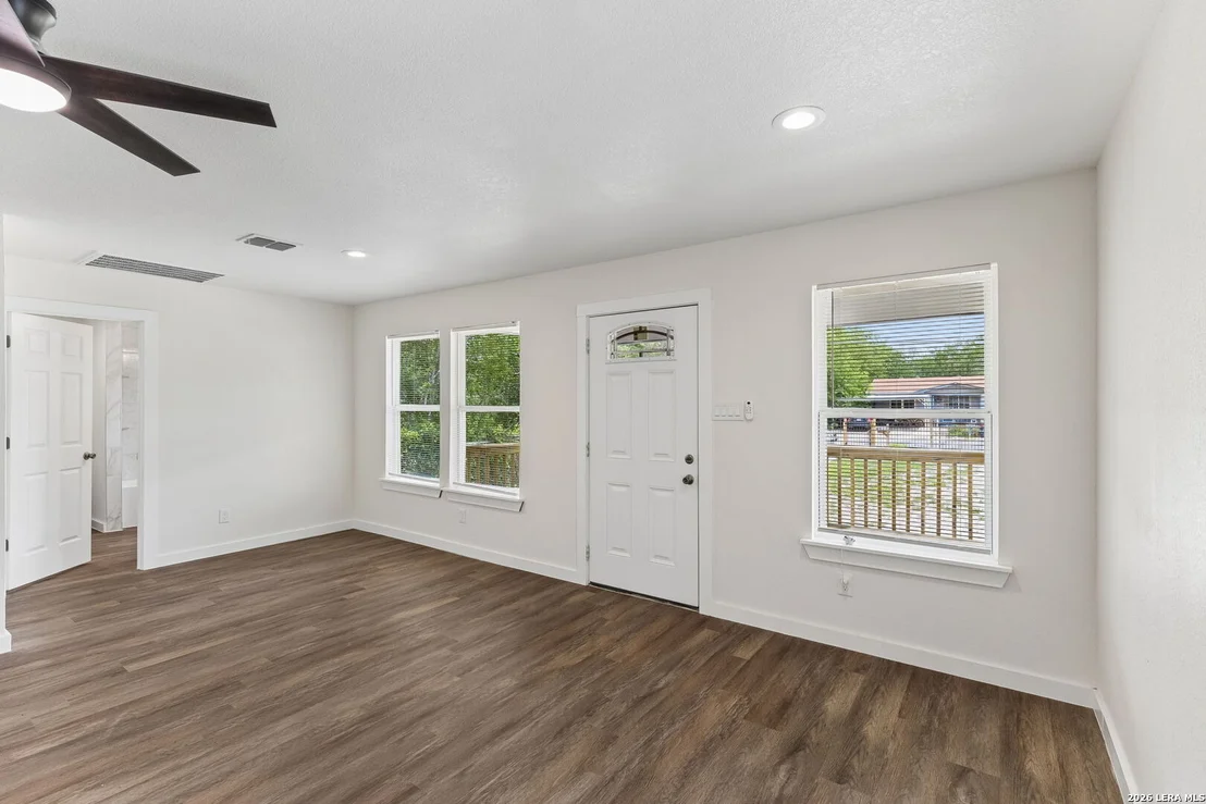 Photo of 426 IKE ST