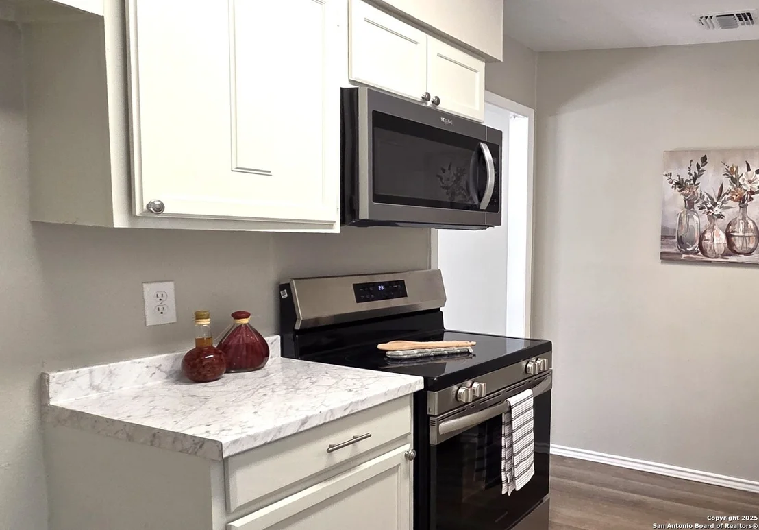 Photo of 3529 Cliffside
