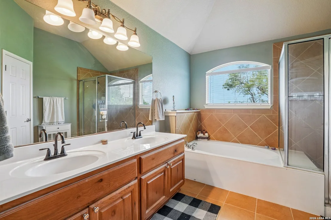 Photo of 990 OAK PARK