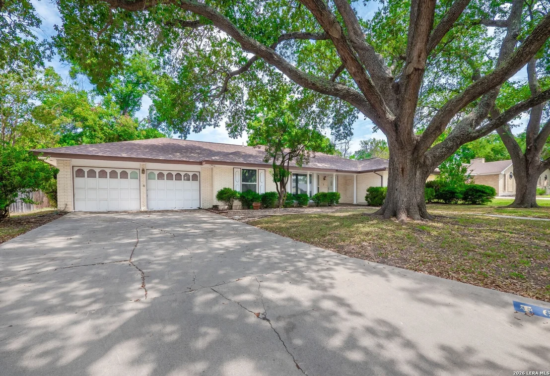 Photo of 621 Balfour Dr