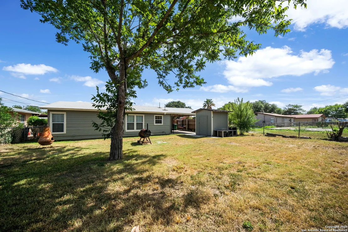Photo of 915 Deely