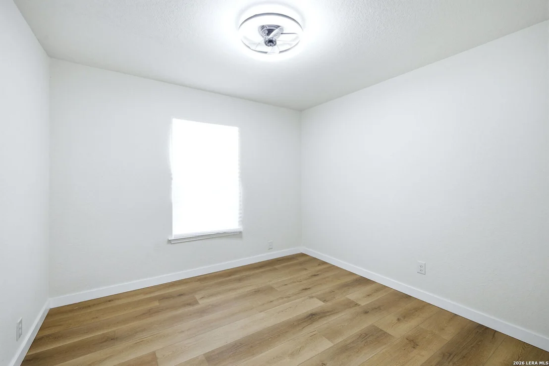 Photo of 6818 MOSS OAK DR
