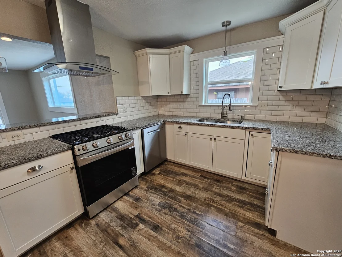 Photo of 4751 Lark