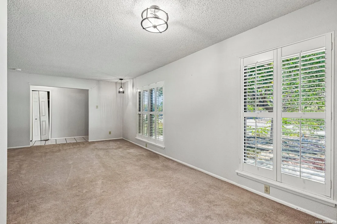 Photo of 8714 MIDCROWN DR