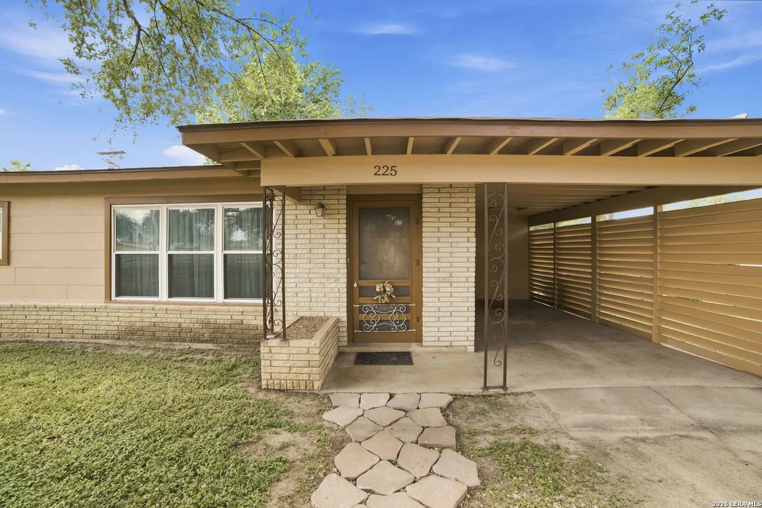 Photo of 225 LOWER LACOSTE RD