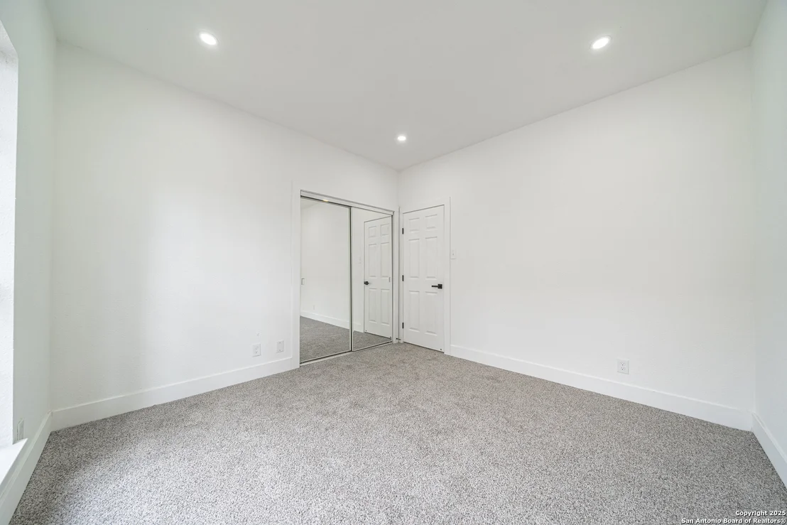 Photo of 122 PALM CIR