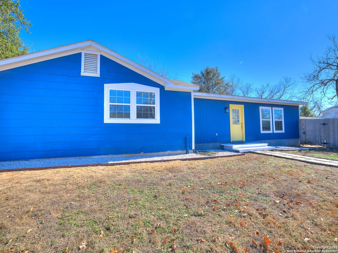 Photo of 337 W Hackberry St