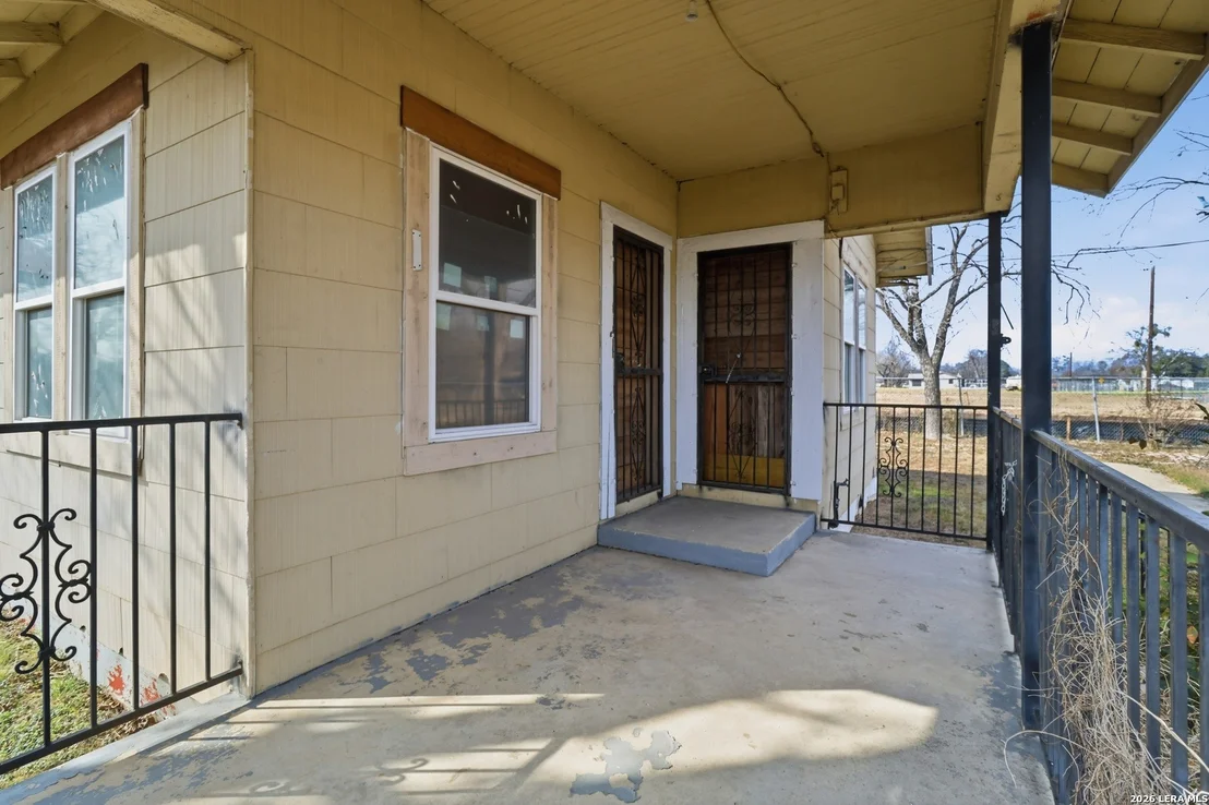 Photo of 1342 Menefee Blvd