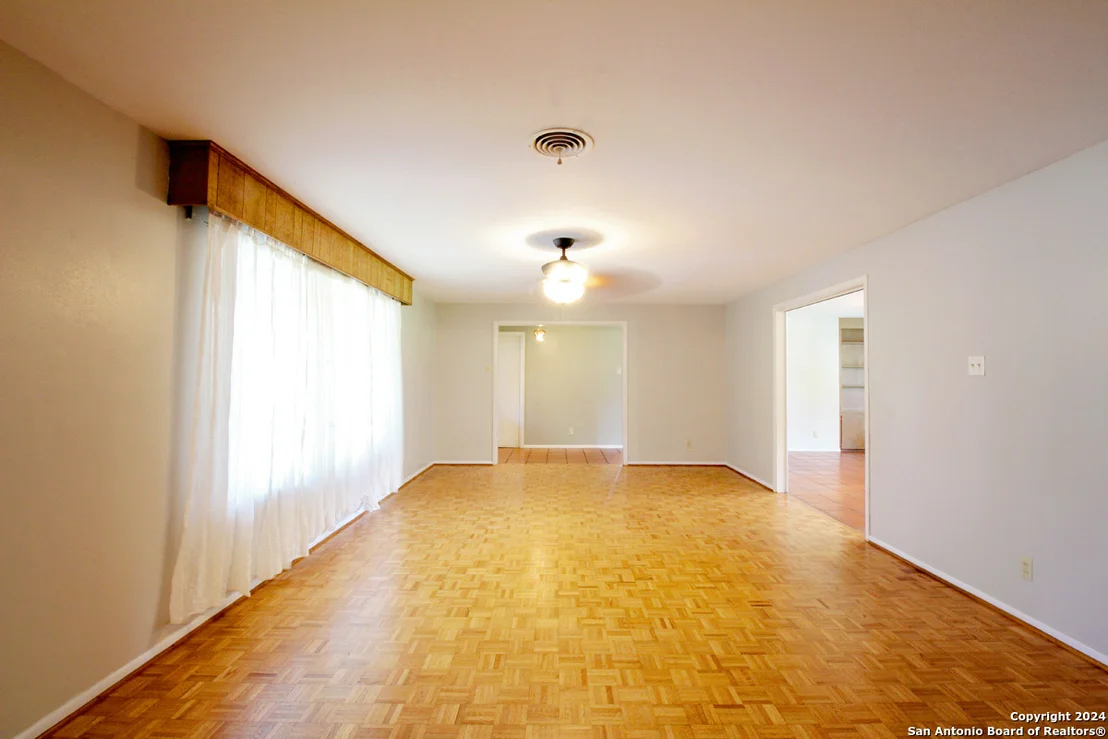 Photo of 718 WINDROCK DR