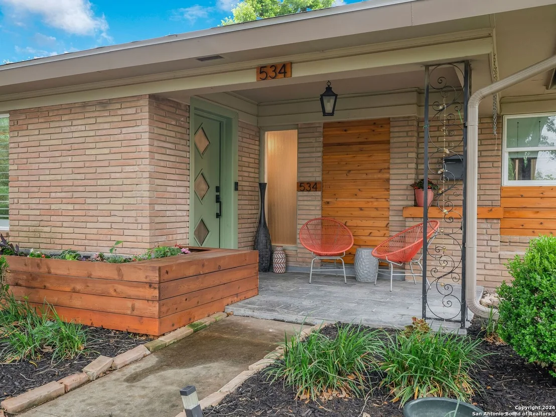 Photo of 534 OAKLEAF DR