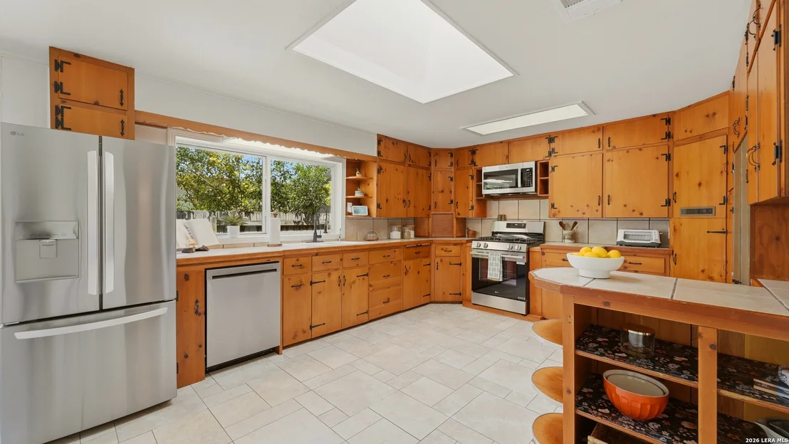 Photo of 596 WILLOW AVE