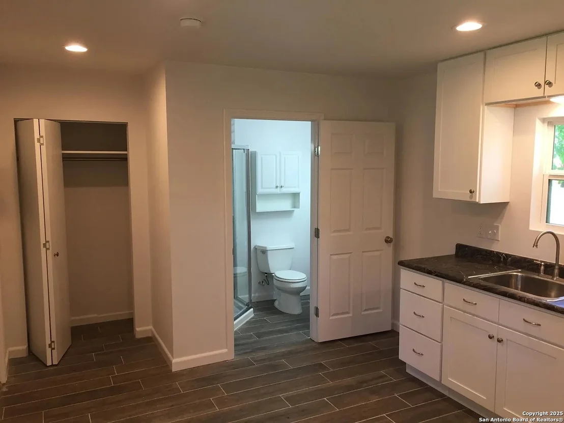Photo of 130 Vaughan Pl