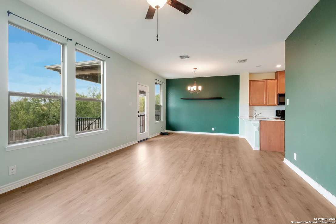 Photo of 4447 Tivoli
