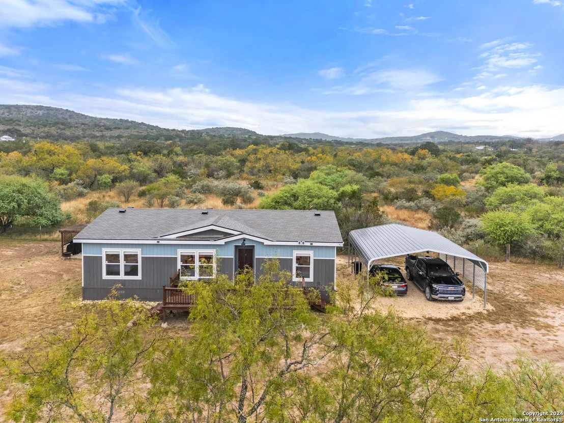 Photo of 1140 Private Road 2415