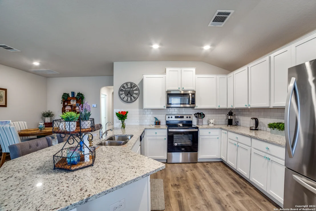 Photo of 414 SABINE RIV