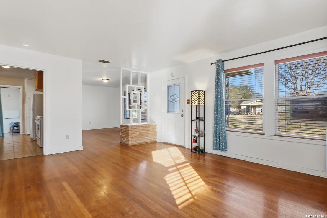 Photo of 346 NASH BLVD