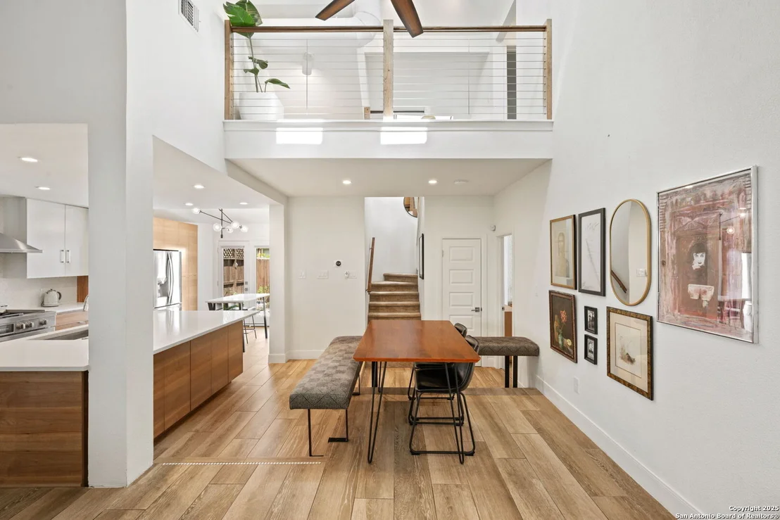 Photo of 3467 River Way