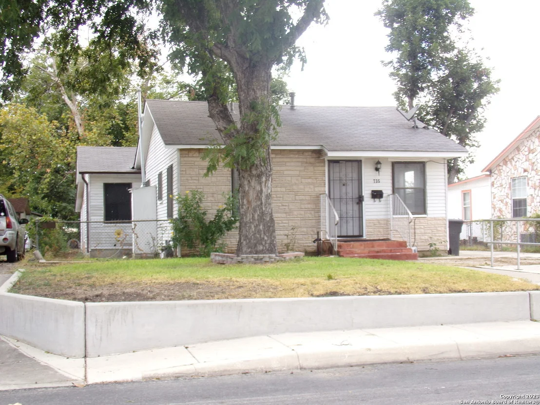 Photo of 735 ROCHAMBEAU