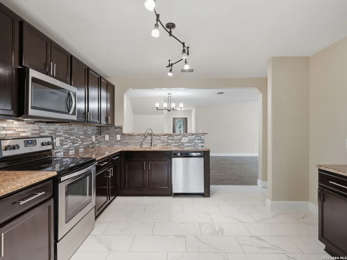 Photo of 414 WALNUT CRST