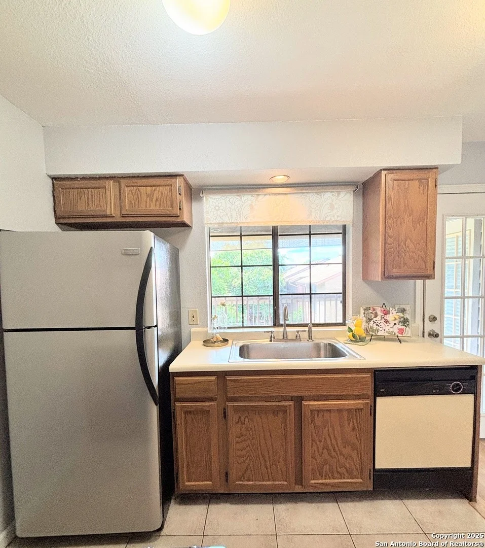 Photo of Unit 4 at 8611 Datapoint