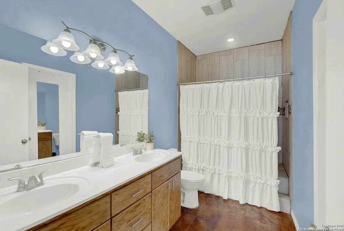 Photo of 330 TWIN OAK
