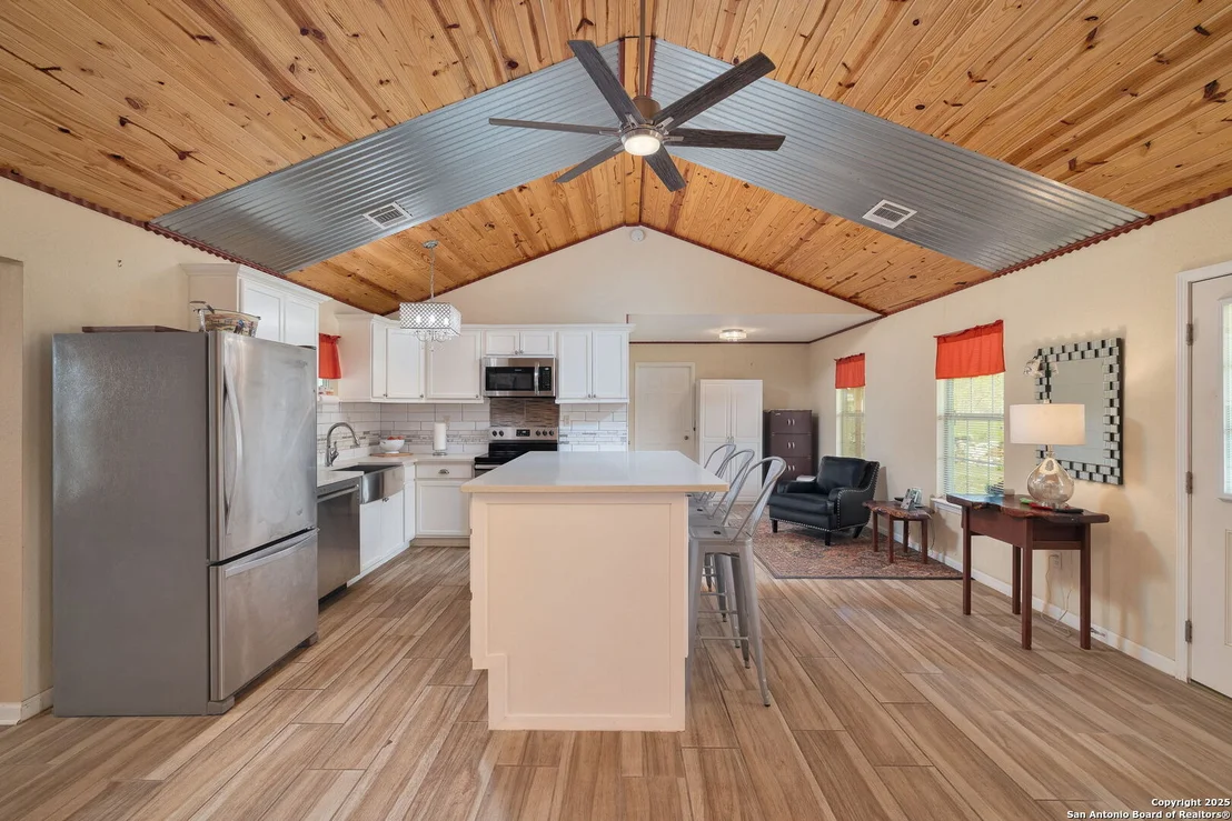 Photo of 404 Lake Rd