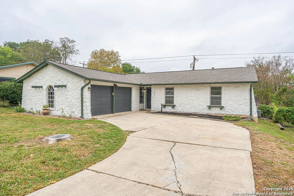 Photo of 7817 Hollow Oak