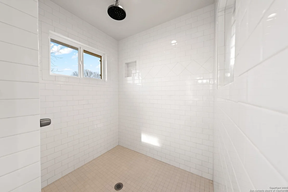 Photo of 138 W Holly Hill Dr