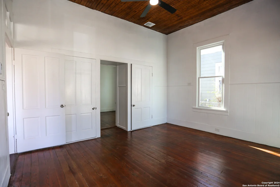 Photo of 602 OVERHILL DR