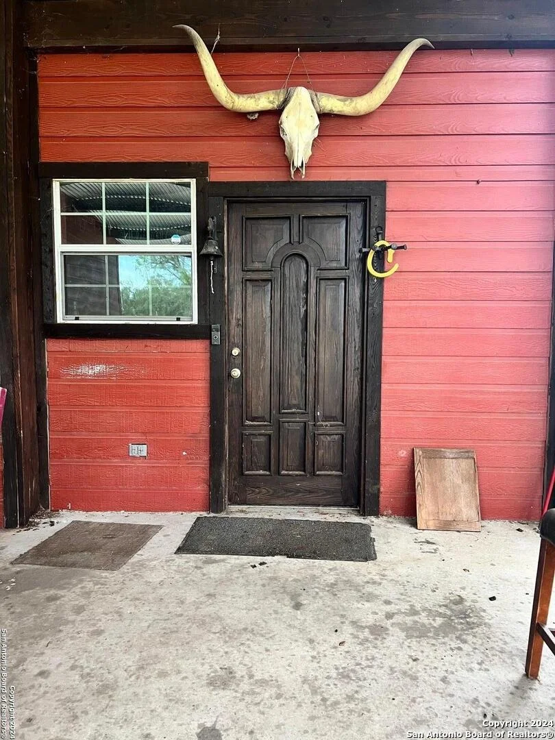 Photo of 290 River Oaks