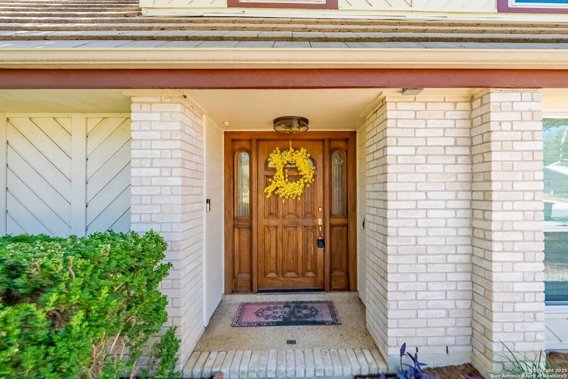 Photo of 15251 Oak Spring