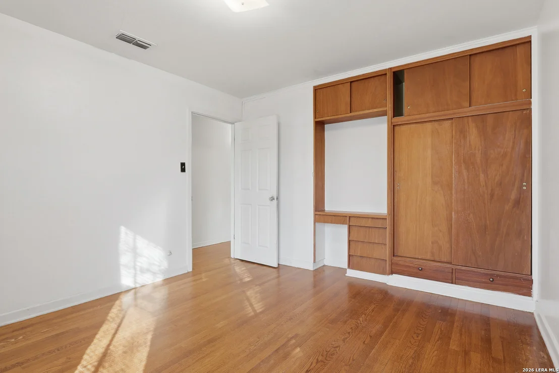 Photo of 346 NASH BLVD