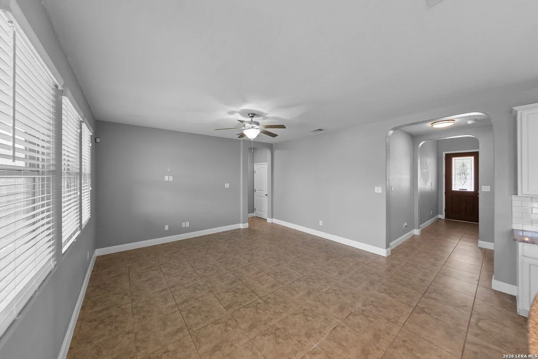 Photo of 2522 Middleground