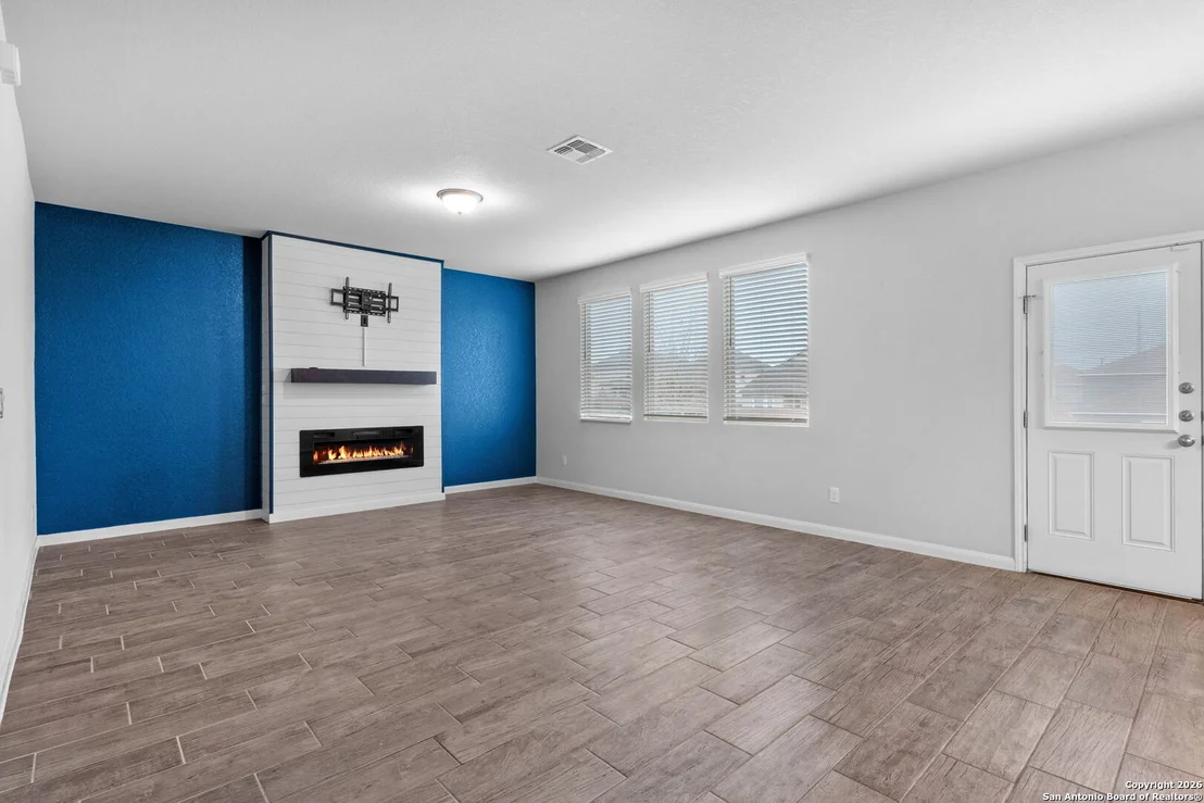 Photo of 251 Antler Bnd