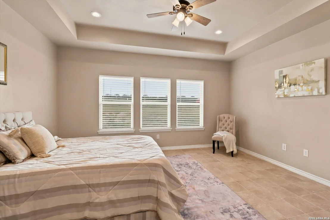 Photo of 200 Lakeview Cir