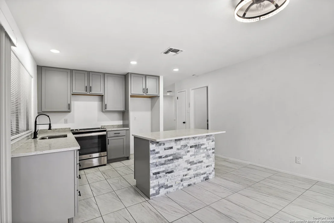 Photo of 2811 Lake Meadow
