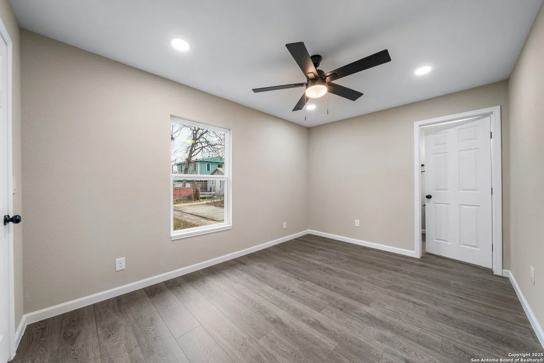 Photo of 239 NELSON AVE