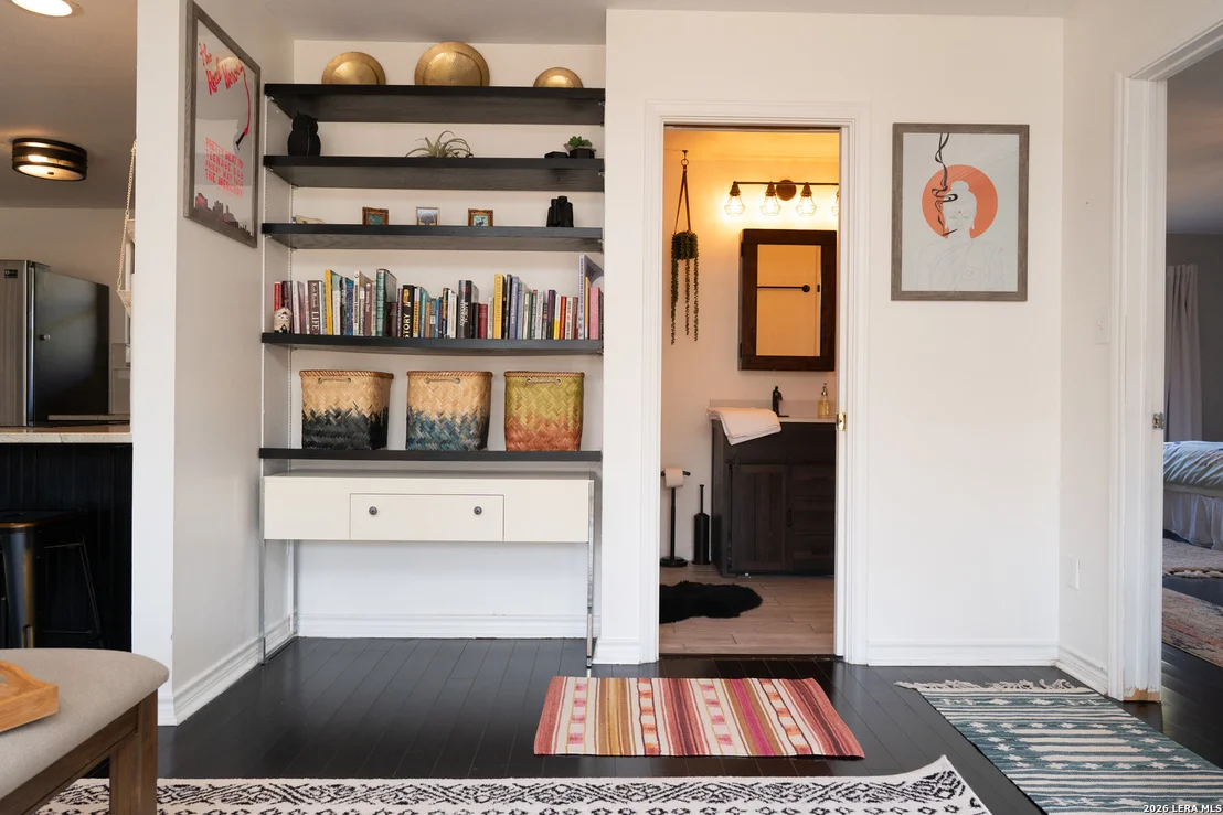 Photo of 810 Oakwood