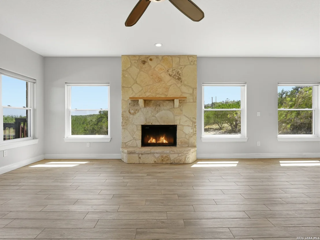 Photo of 412 Bear Springs Trl