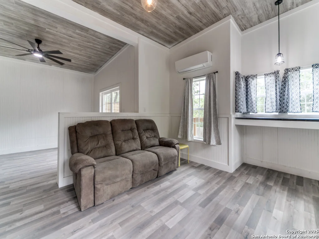 Photo of 651 RIVER VIEW DR