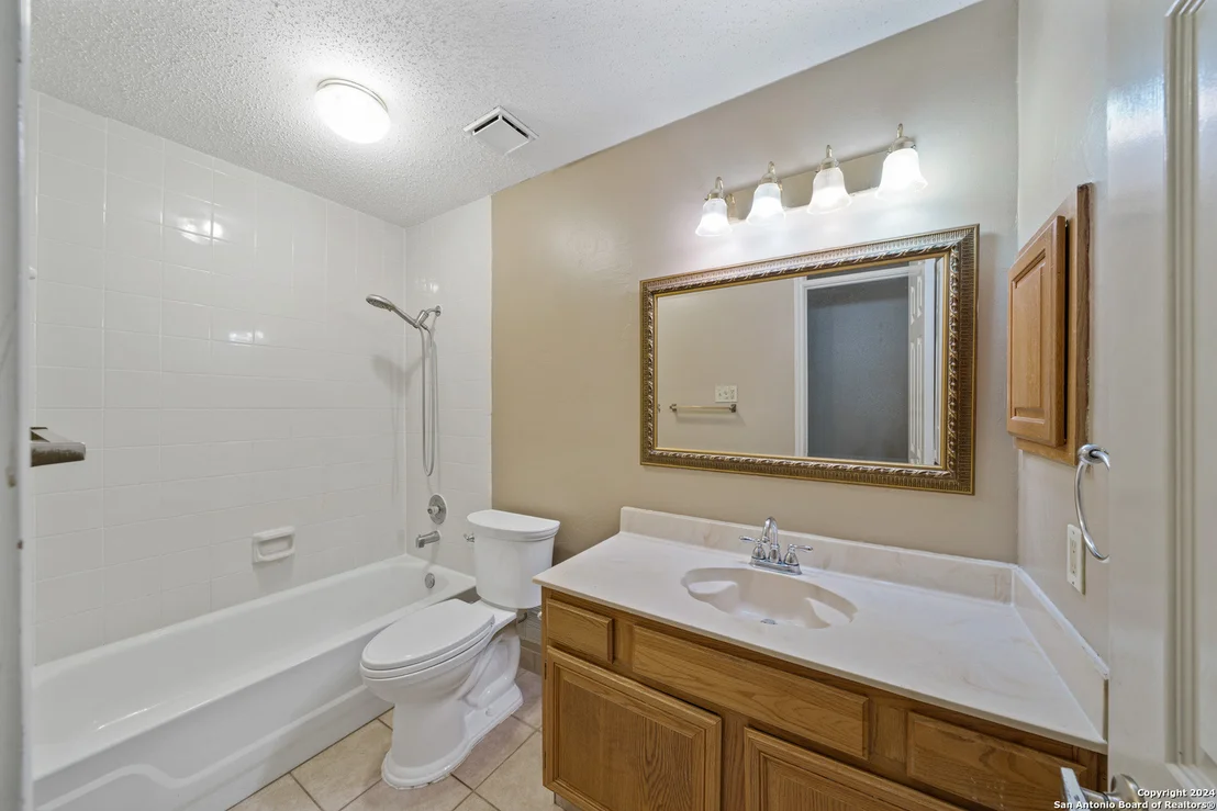 Photo of 940 Hedgestone