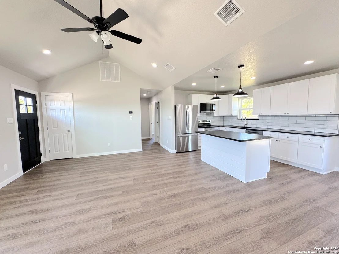 Photo of 1135 Southline