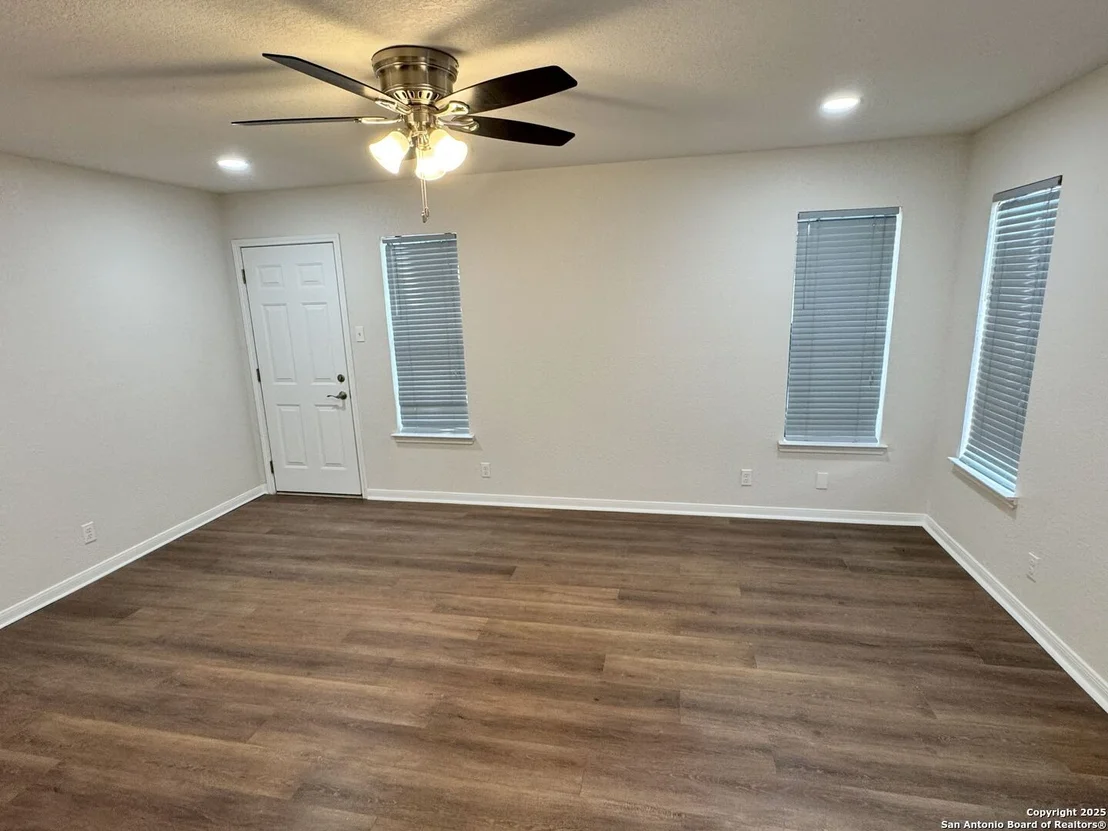 Photo of 136 Lakeview Trace