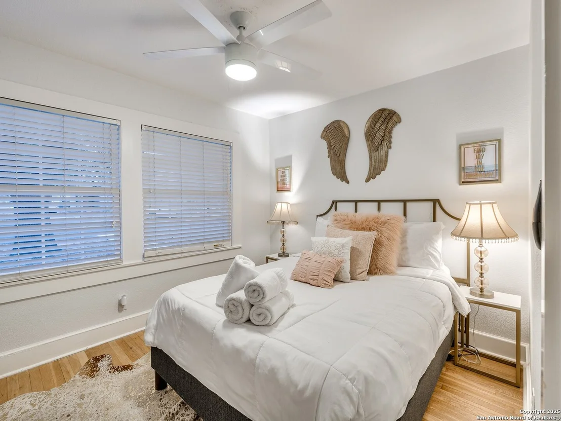 Photo of 337 W Hackberry St