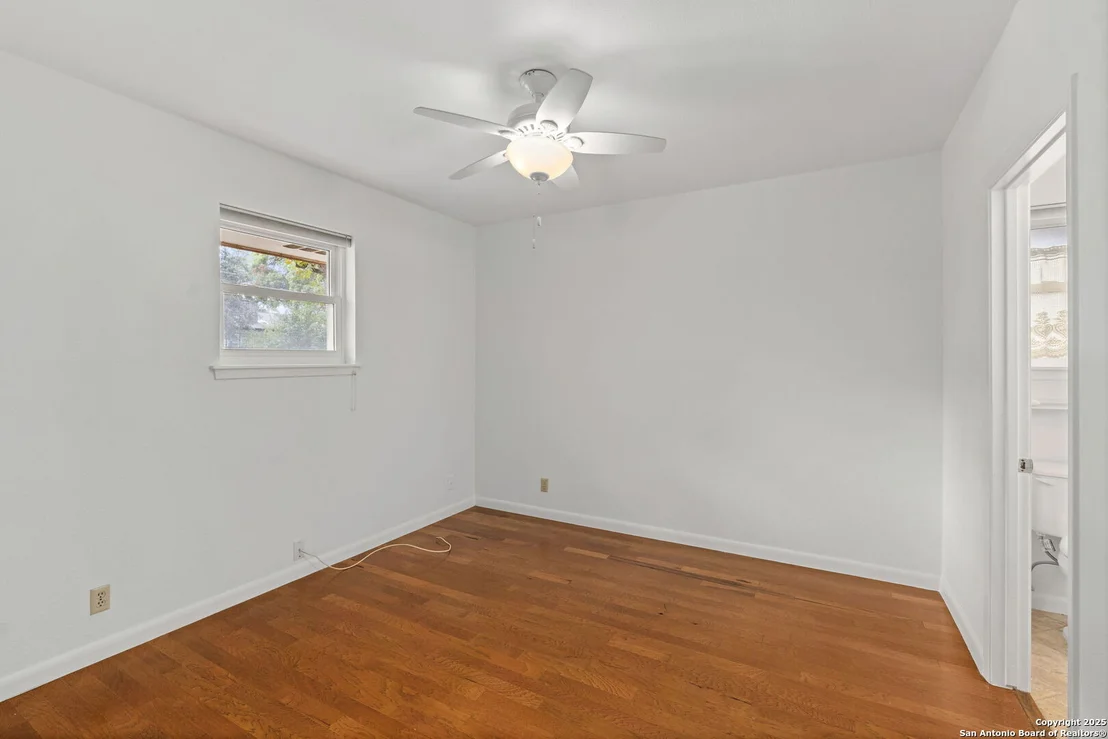 Photo of 5922 Windhaven