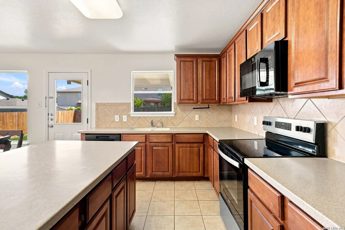 Photo of 934 MAGNOLIA Summit